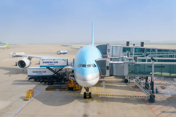 INCHEON, KOREA - 29 июля 2013 года: Самолет Korean Air — стоковое фото