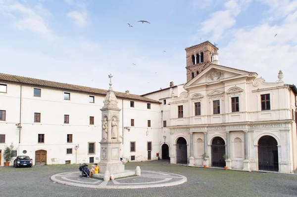 Řím, Itálie - 24. ledna 2010: piazza san bartolomeo all'isola — Stock fotografie