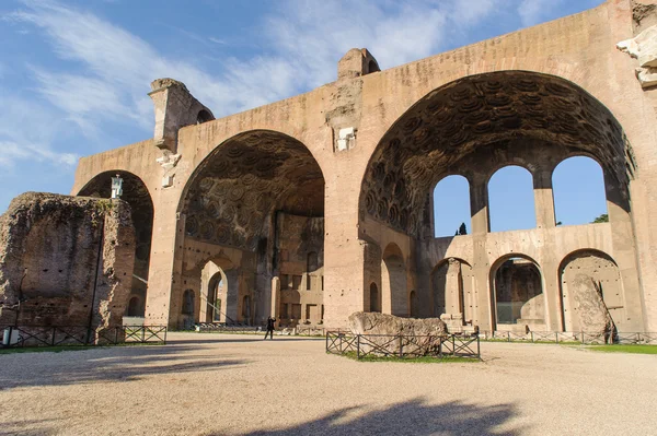 Roma, İtalya - 21 Ocak 2010: Maxentius Bazilikası — Stok fotoğraf