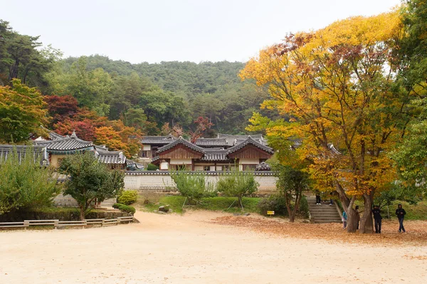 ANDONG, COREA - 24 de octubre de 2010: Dosan Seowon — Foto de Stock