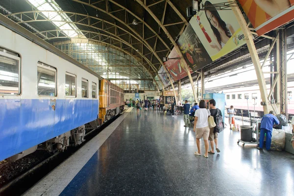 Bangkok, Thajsko - 30 prosince 2012: Uvnitř Lamphong Statio — Stock fotografie