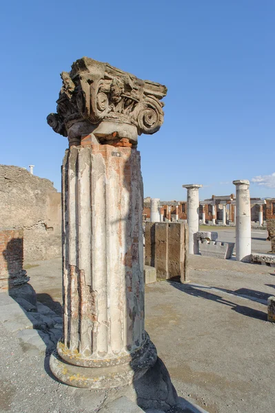 NAPLES, ITALY - JANUARY 19, 2010: pillar of Basilica in Pompeii. — Stock Photo, Image