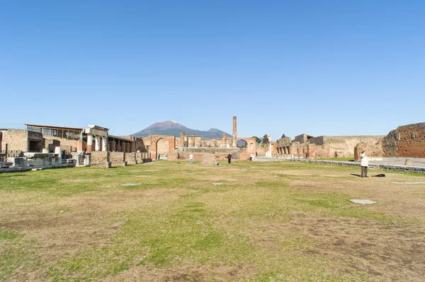 NAPLES, ITALY - JANUARY 19, 2010: Temple of Jupiter in Pompeii — Stock Photo, Image