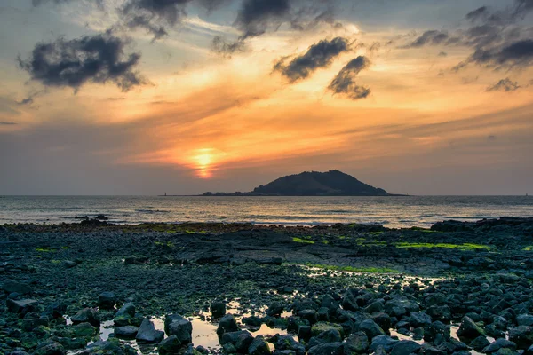 Zonsondergang met Biyangdo eiland — Stockfoto