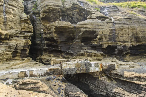 Roccia sedimentaria sulla costa di Yongmeori nell'isola di Jeju — Foto Stock