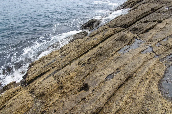 Roca sedimentaria en la costa de Yongmeori en la isla de Jeju —  Fotos de Stock