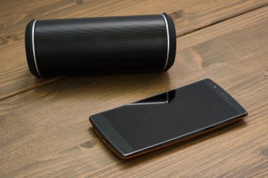 Akıllı telefon ve kablosuz hoparlör