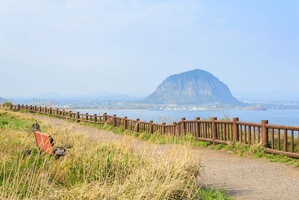 Jeju-do, Korea - April 11. 2015: View of Olle trail No.10 — Stock fotografie