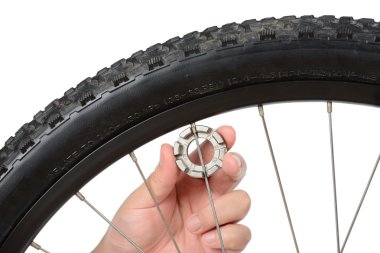 dağ bisikleti (Mtb) konuştu ayarlayarak tekerlek truing