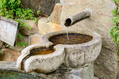 Kaynak suyu akışı