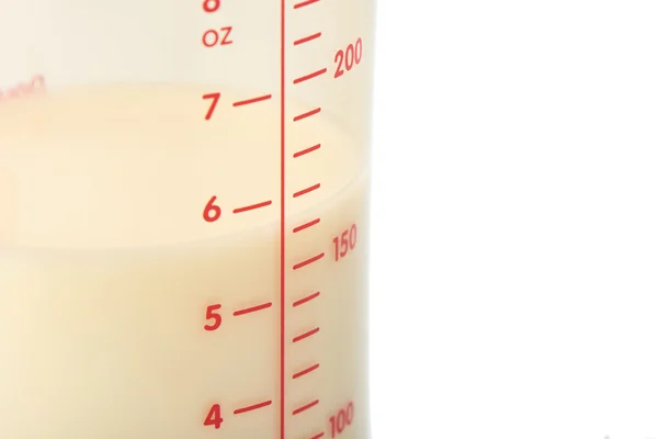Vértes skála egy cumisüveg tej — Stock Fotó