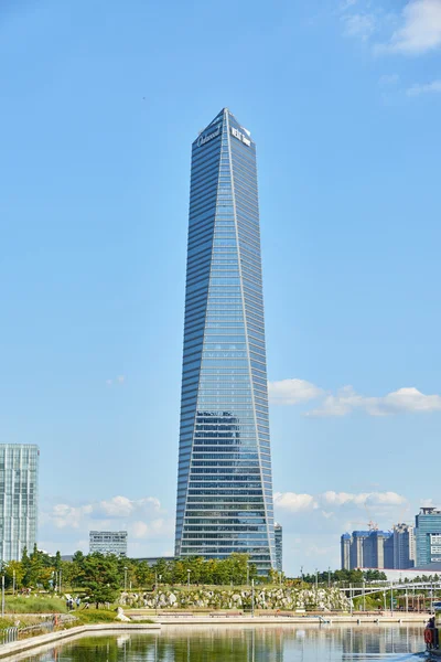 Songdo, Corea - 07 settembre 2015: Torre commerciale del Nord-Est asiatico — Foto Stock