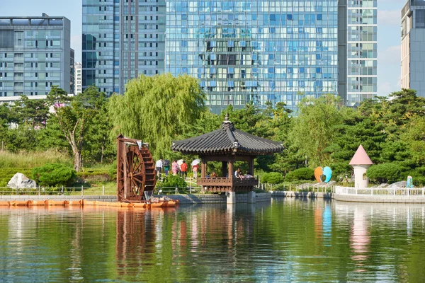 Songdo, Korea - September 07, 2015: Landscape of Songdo Central — Stok fotoğraf