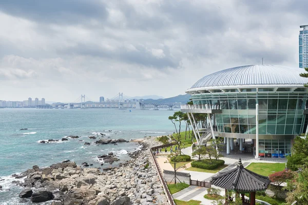 Busan, Korea - September 19, 2015: Nurimaru APEC house — 图库照片