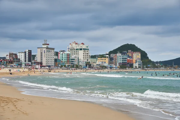 Busan, Korea - 19 September 2015: Songjeong beach — Stockfoto