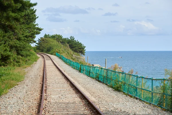 Träna spår i en kusten i Busan, Korea. — Stockfoto