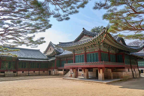 Achterkant van de Daejojeon in Changdeokgung — Stockfoto