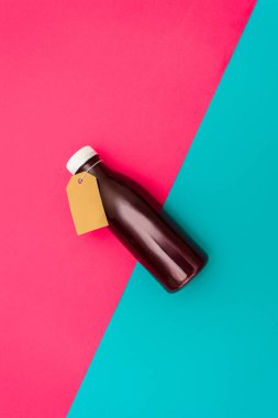 Bir şişe meyve suyu.