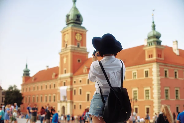 Fille Chapeau Noir Tirant Dans Une Vieille Ville Européenne Euro — Photo