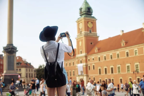 Fille Chapeau Noir Tirant Dans Une Vieille Ville Européenne Euro — Photo