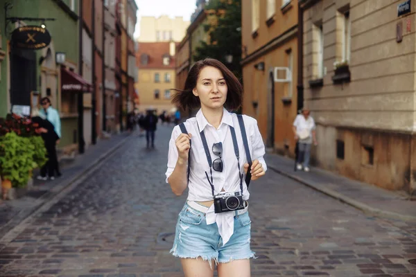 Young Girl Photographer Girl Has Short Black Hair She Wearing — Stock Photo, Image