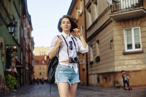 Young Girl Photographer Girl Has Short Black Hair She Wearing — Stock Photo, Image