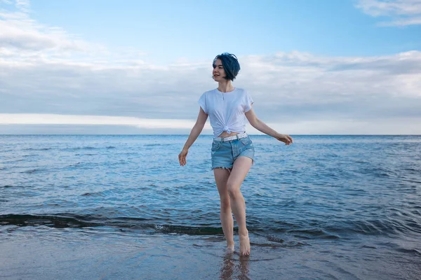 Active Healthy Young Woman Enjoying Sandy Baltic Beach Summer Vacation — Stock Photo, Image