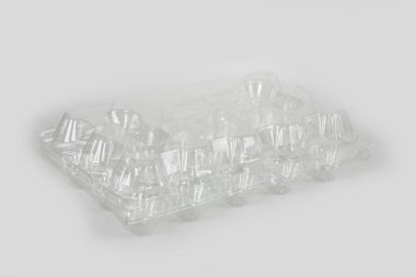 açık arkaplanda beyaz plastik kutu