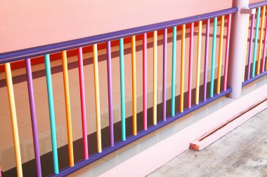 Şehir parkında çocuk parkı. 