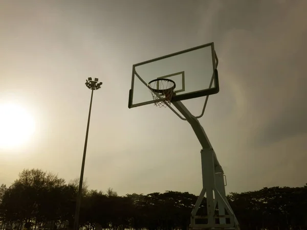 Basketballkorb Auf Der Straße — Stockfoto