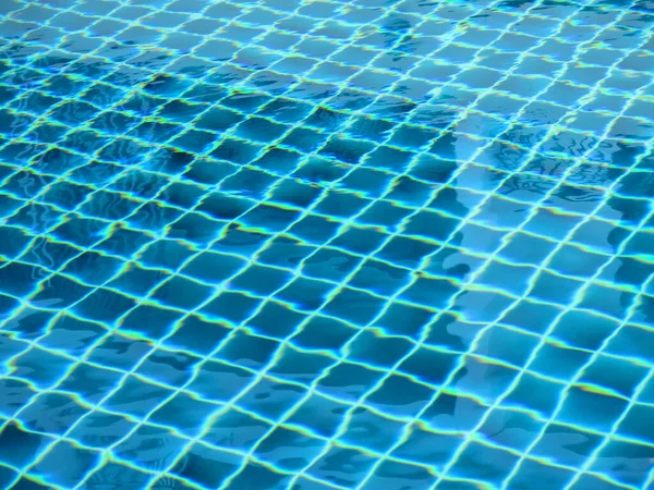 Zwembad Met Waterreflecties — Stockfoto