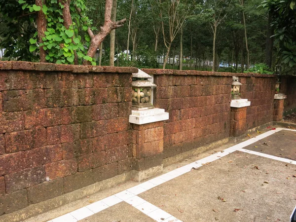 Old Brick Wall Garden — 스톡 사진