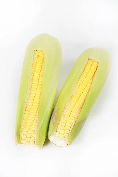 Čerstvé Kukuřice Bílém Pozadí — Stock fotografie