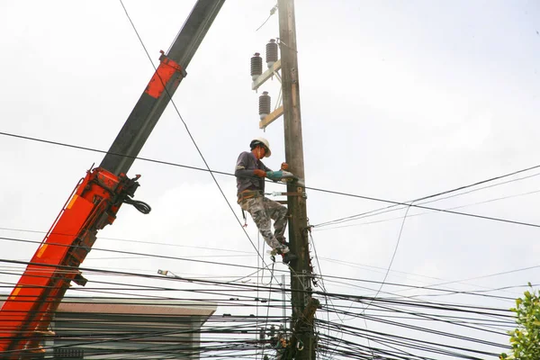 Electricity Worker Climbing Tower — Photo