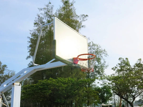 Basketballkorb Auf Der Straße — Stockfoto