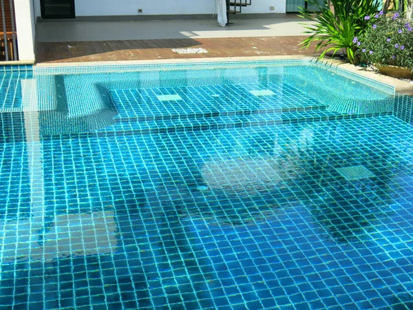 Piscina Com Água Azul — Fotografia de Stock