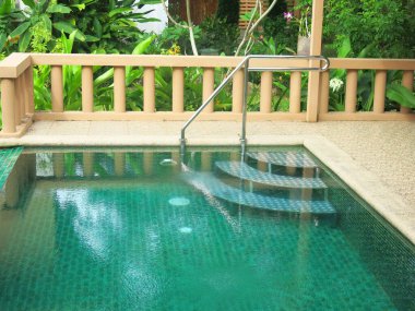 Otel tatil köyünde güzel bir yüzme havuzu