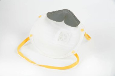 Beyaz arkaplanda koruma için koruyucu maske