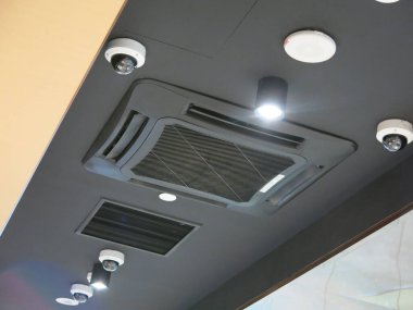 Modern bir otelin içinde.