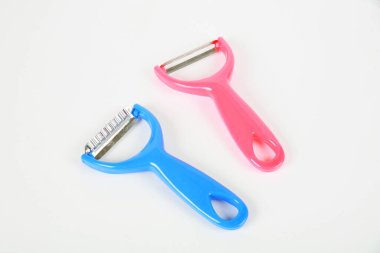 Yemek ve temizlik için çeşitli aletler..