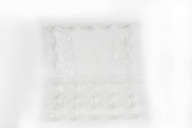 açık arkaplanda beyaz plastik kutu