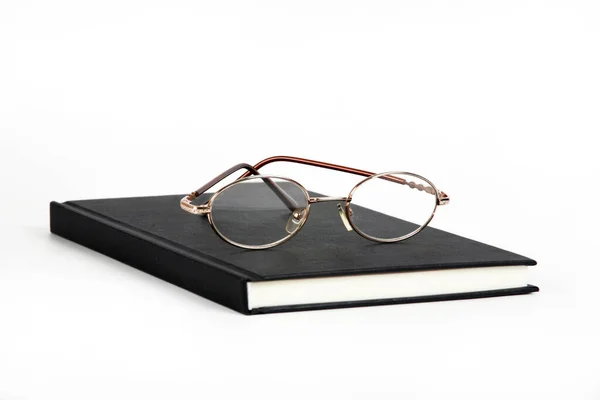 Gafas Cuaderno Sobre Fondo Blanco — Foto de Stock