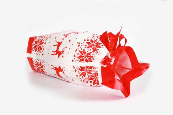 Coffret Cadeau Noël Avec Ruban Rouge Isolé Sur Fond Blanc — Photo