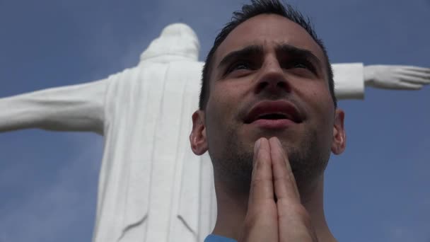 Religiös Man i bön — Stockvideo