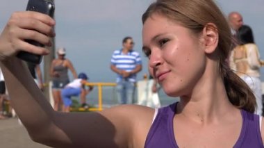 Kadın Turist Selfie Çekiyor