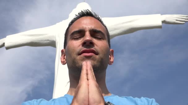 Людина молитвою — стокове відео