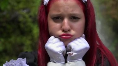 Üzgün ve depresyonda Cosplay kız