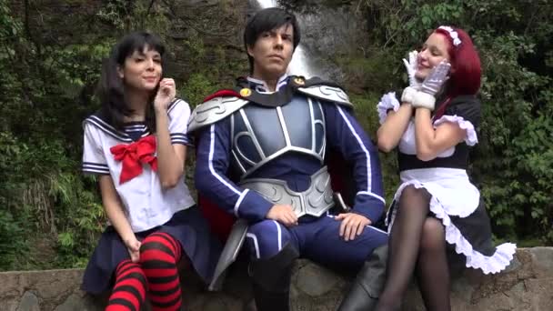 Cosplay acteurs In kostuums — Stockvideo