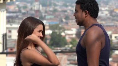 Öfkeli kadın sayısı adam