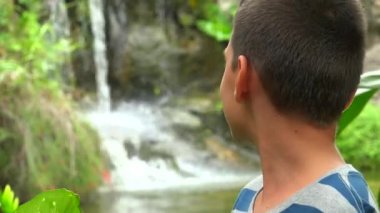 Cascade, Boy gülümseyerek